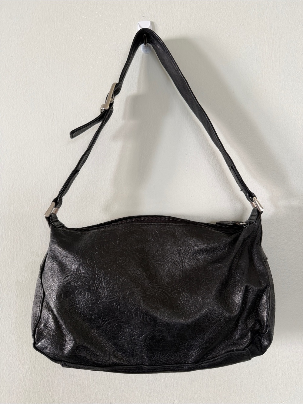 Carlo D’Santi Elegant Black Shoulder Bag with Subtle Embossed Tooled 100%Leather